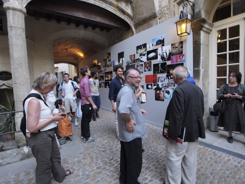 Murmure d'images Olympus Arles 2010 - production photo Mur-vue-d-ensemble_2